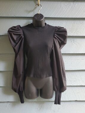 Women's Black Puff-Sleeve Ribbed Top